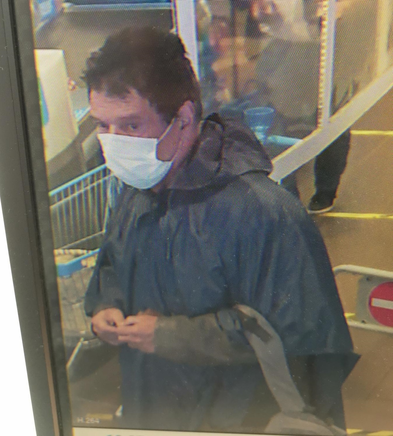 Henk heeft z'n haar zwart geverfd, wat een heerlijke metroseksueel