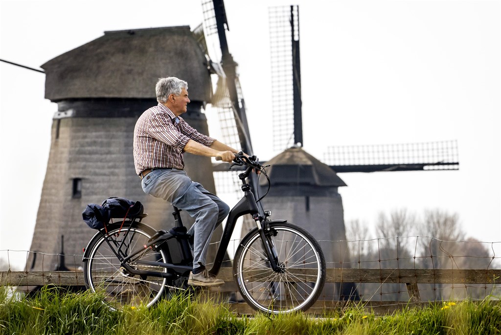 Hüsseyn gaat van links naar rechts
