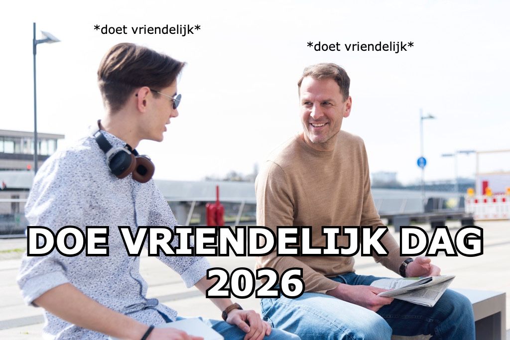 twee mannen doen zeer vriendelijk tegen elkaar