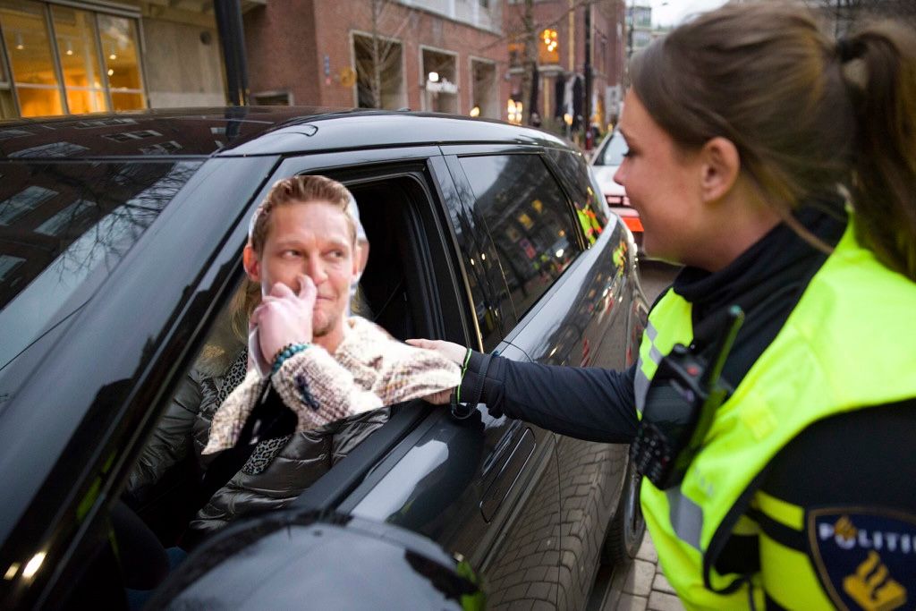 controle van de politie met ferry