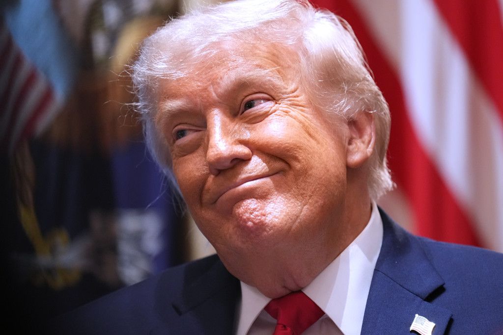 glimlachende donald trump