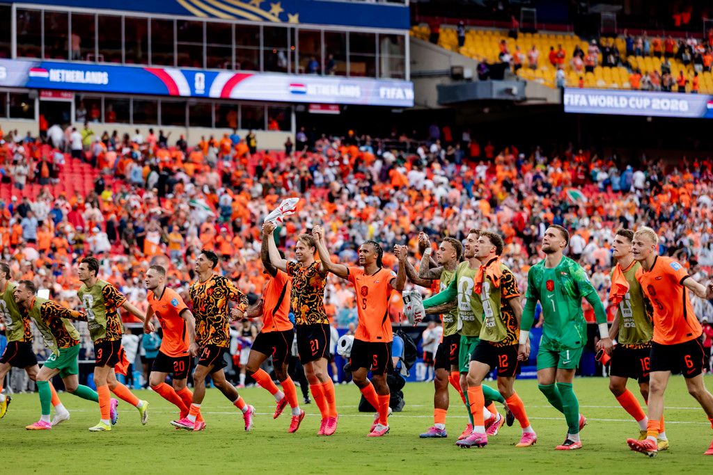 Nederlands elftal viert de overwinning