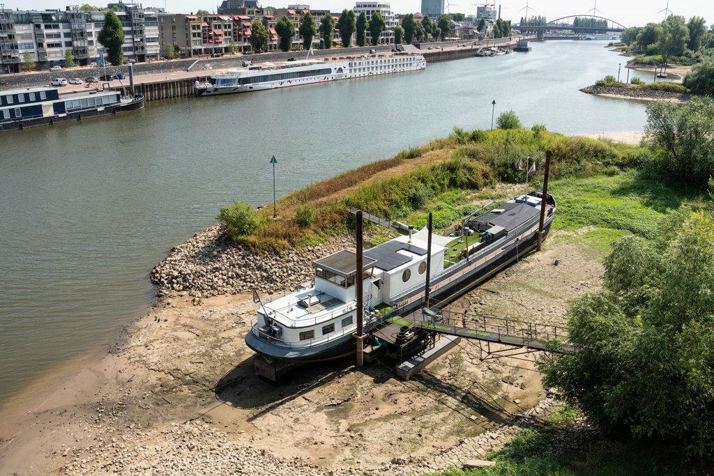 woonboot op het droge