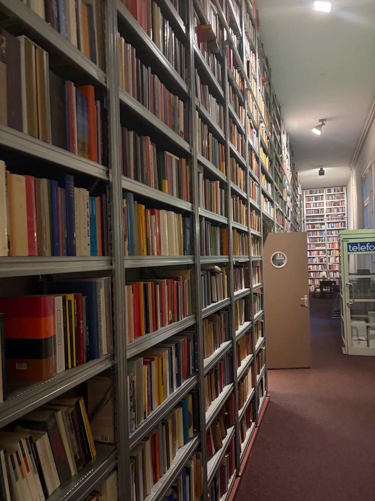 boekenkast singel uitgeverijen