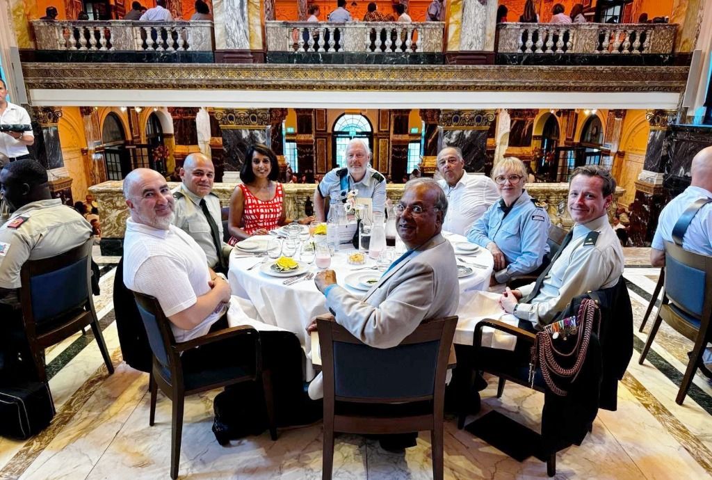 keti koti diner met baldewsingh