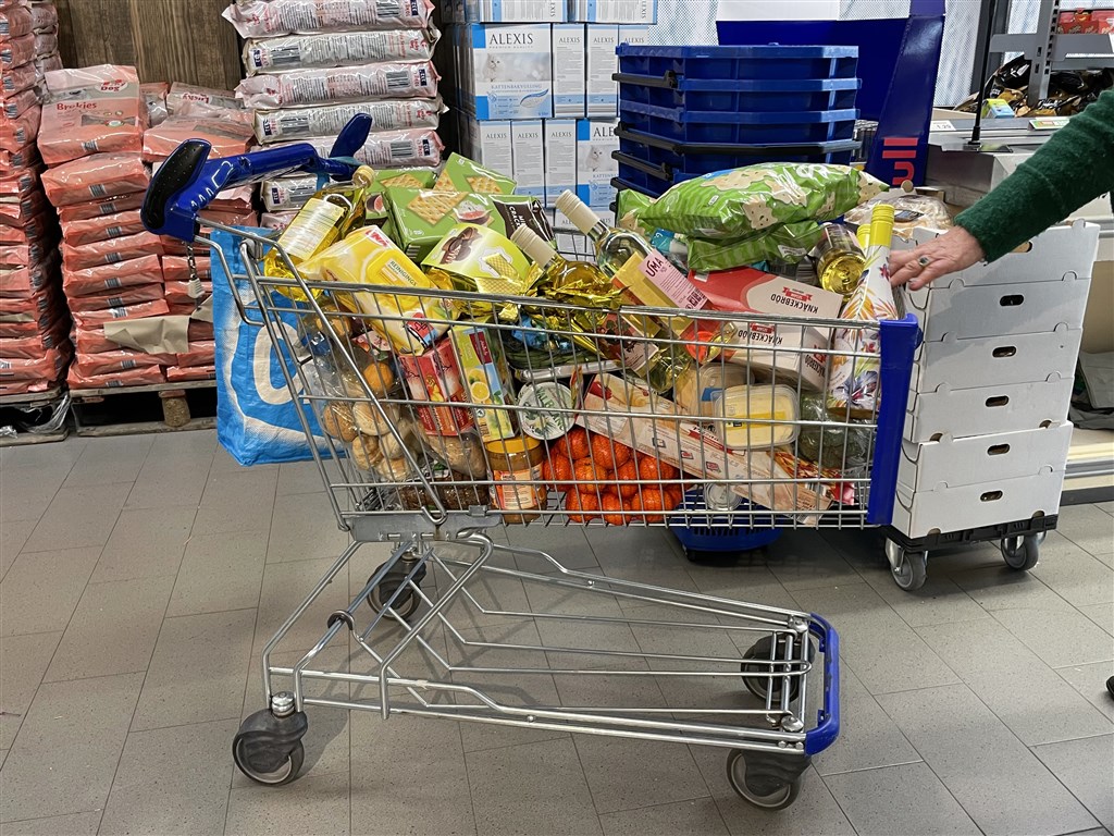 Stockfoto volle supermarktkar