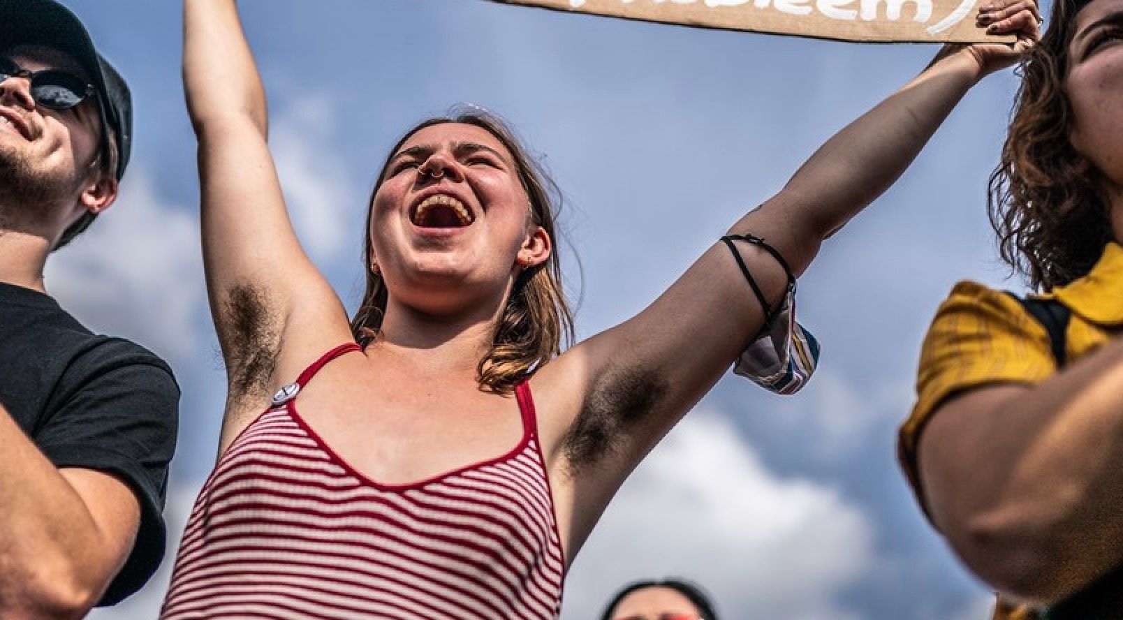 niet de demonstrant in het verhaal
