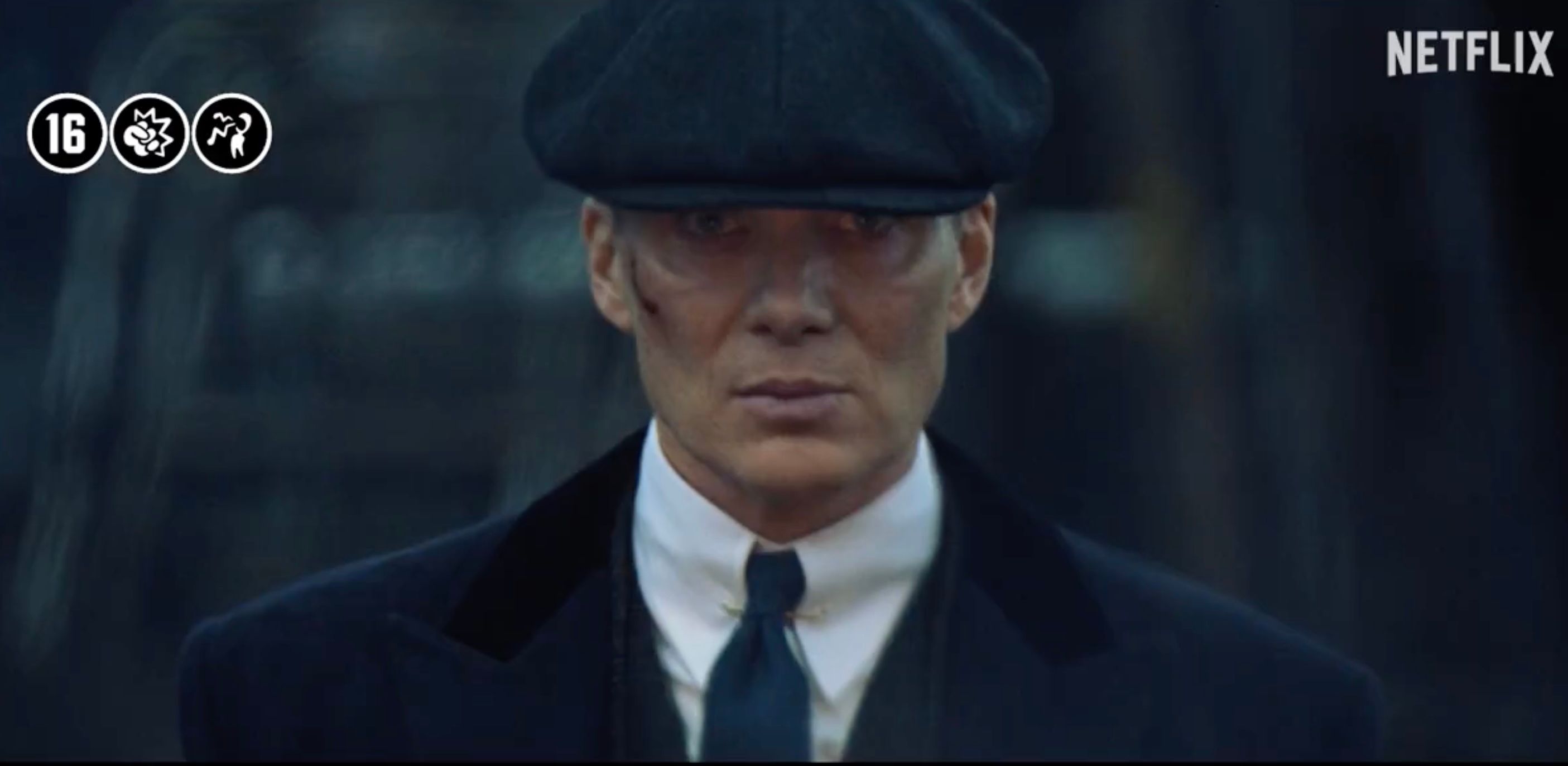 tommy Shelby peaky blinders pet kijkt in camera