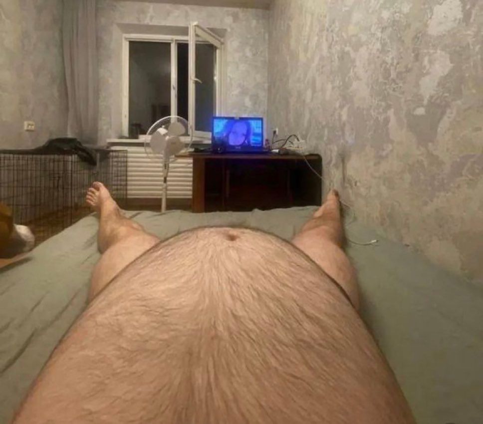 hele dikke bierbuik van Poolse man