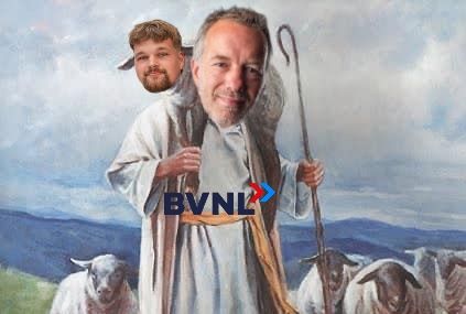 Herder Wybren van Haga draagt lam Yannick Rietman